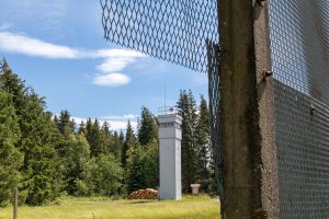 Grenzlandschaft Sorge im Harz mit Wachturm der DDR