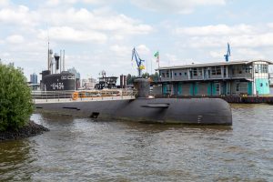 Museums-U-Boot U-434 im Hafen Hamburg