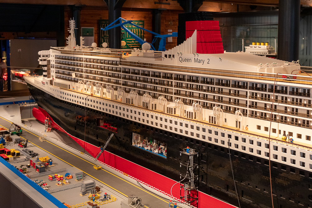 Lego Schiff Queen Mary 2 im Internationalen Maritimen Museum in Hamburg