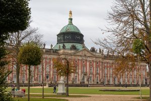 Neues Palais im Potsdamer Park Sanssouci im Herbst