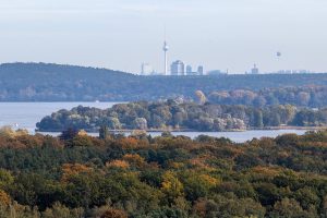 Aussicht vom Belvedere auf dem Pfingstberg in Potsdam bis nach Berlin