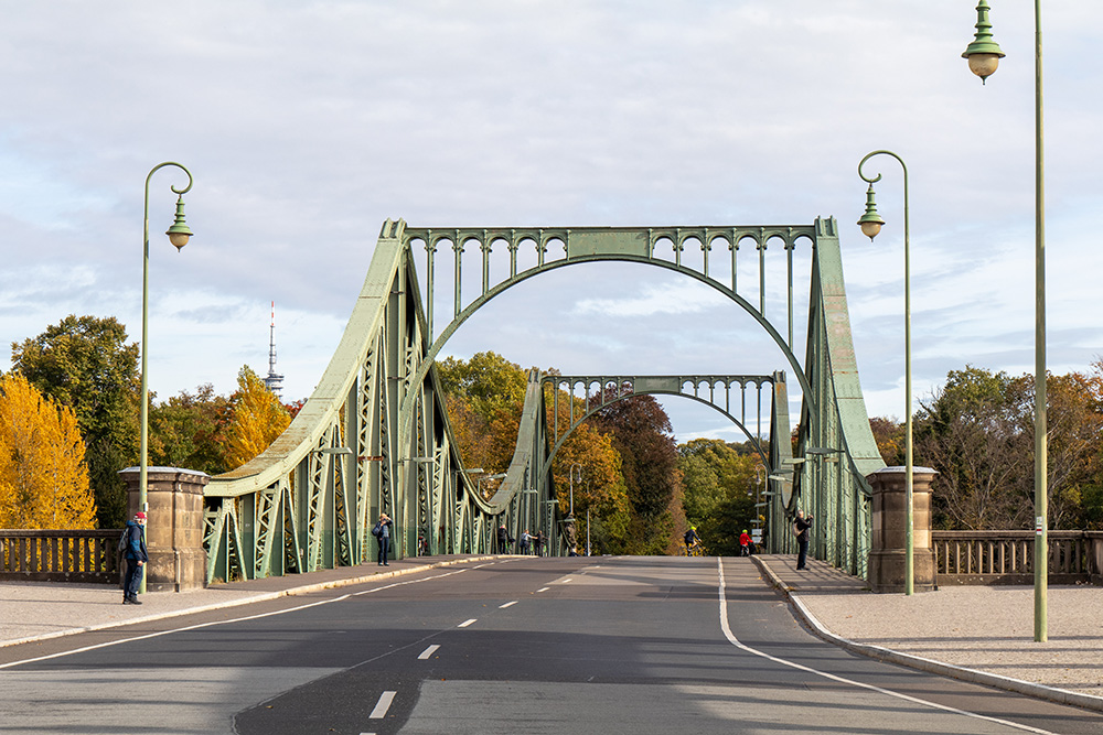Glienicker Brücke in Potsdam im Herbst