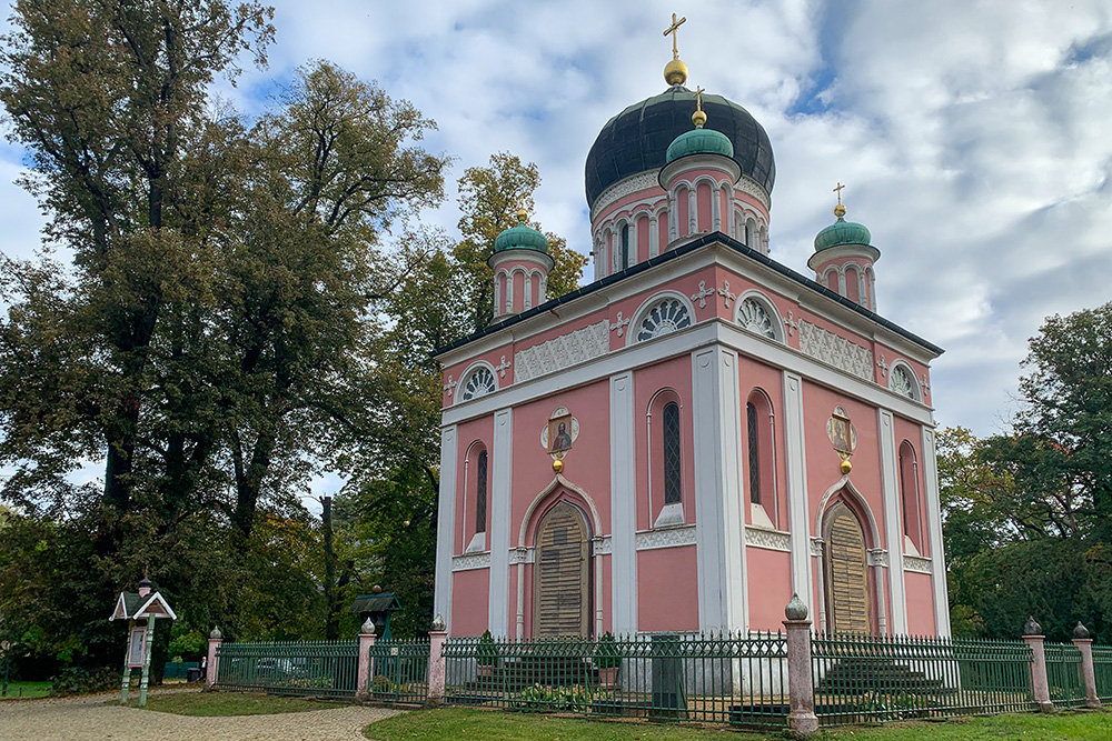 Kirche in der russischen Kolonie Alexandrowka in Potsdam im Herbst