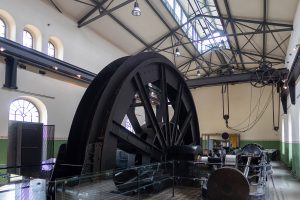 Eine der ältesten am Originalstandort erhaltenen Dampffördermaschinen im Ruhrgebiet befindet sich auf der Zeche Hannover in Bochum.