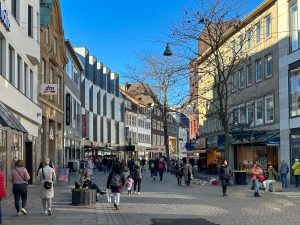 Auch die Osnabrücker Fußgängerzone ist nicht schön. Zudem gibt es hier kaum gute Einkaufsmöglichkeiten.