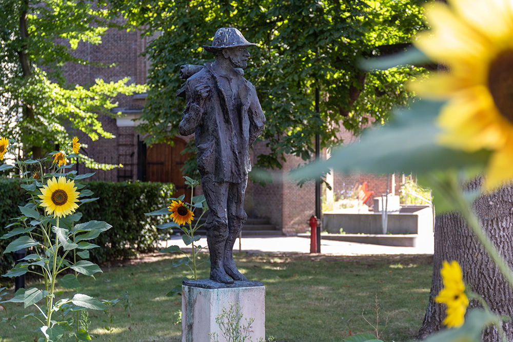 In Etten-Leur markiert heute eine unscheinbare Statue den Ort, an dem sich einst Van Goghs erstes Atelier befand.