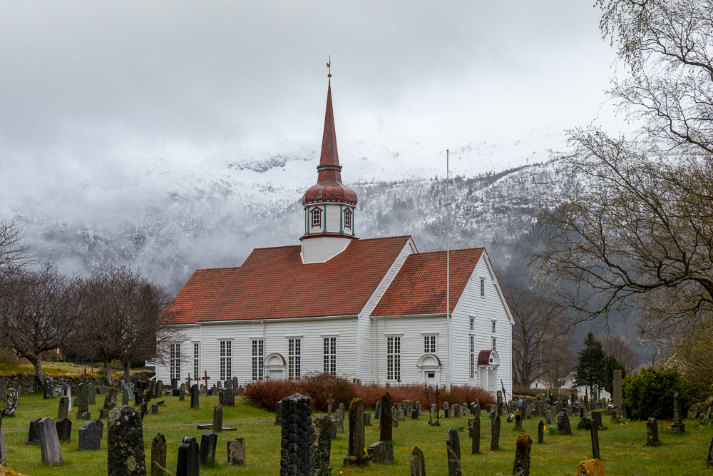 Holzkirche in Nordfjordeid Norwegen